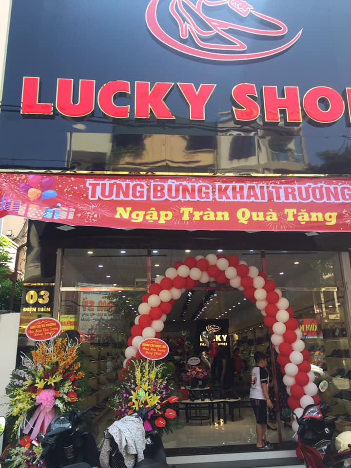 Thiết kế thi công biển shop giày